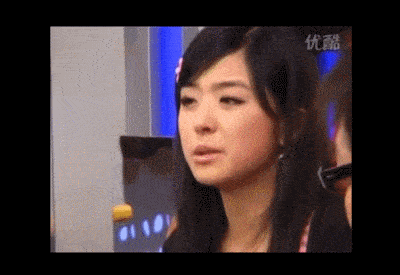 吃瓜边吃边哭的视频,吃瓜边哭的感人瞬间